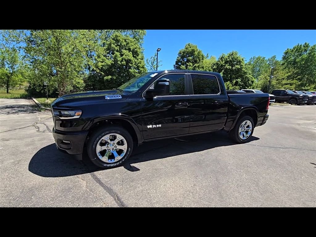 New 2026 Diamond Black Crystal Pearl-Coat Exterior Paint RAM Big Horn/Lone Star image 4