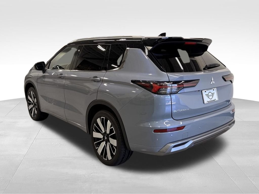 Pre-Owned 2025 Mitsubishi Outlander 4D Sport Utility in Golden