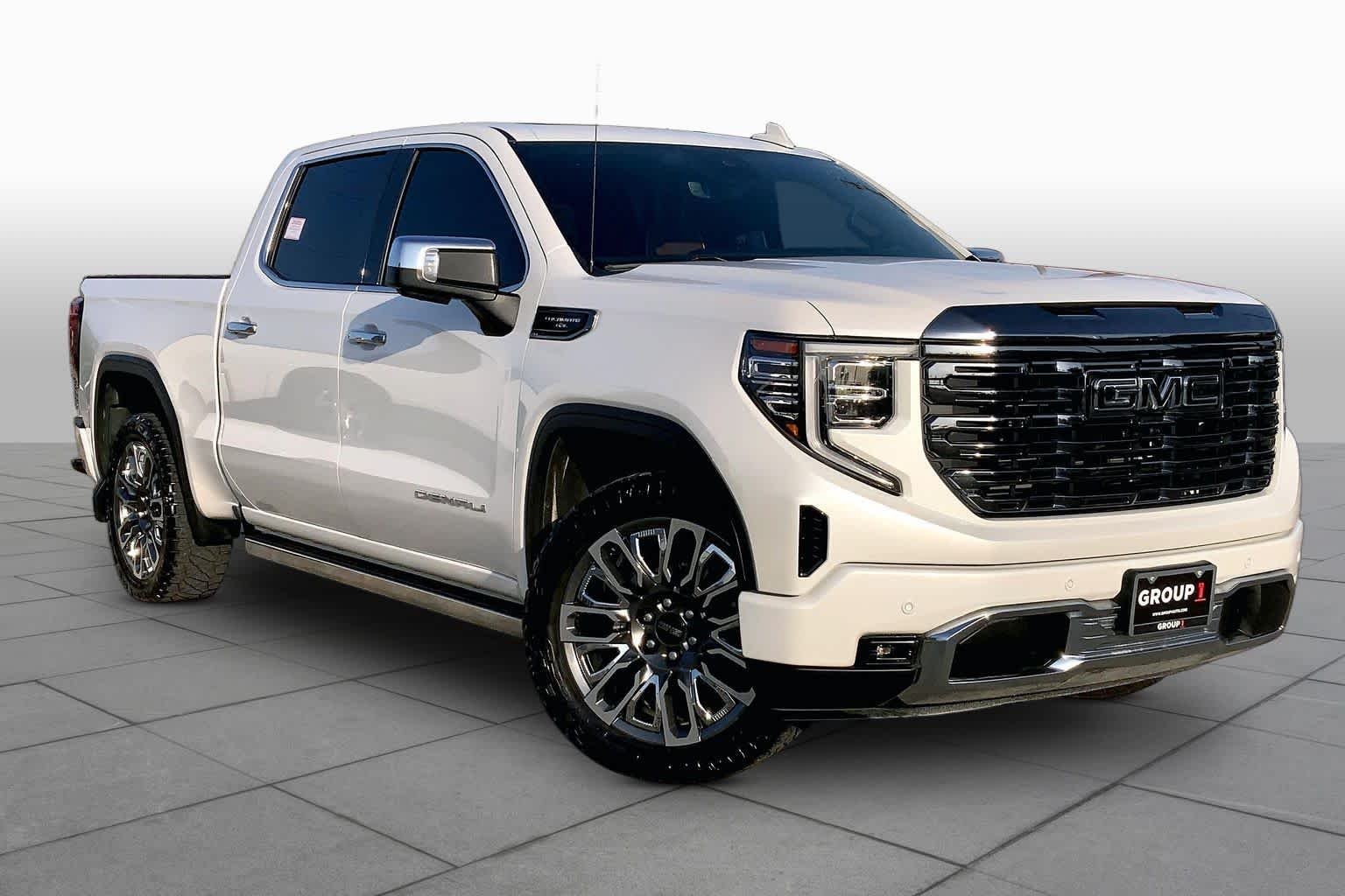 Used 2024 White Frost Tricoat GMC Denali Ultimate image 3
