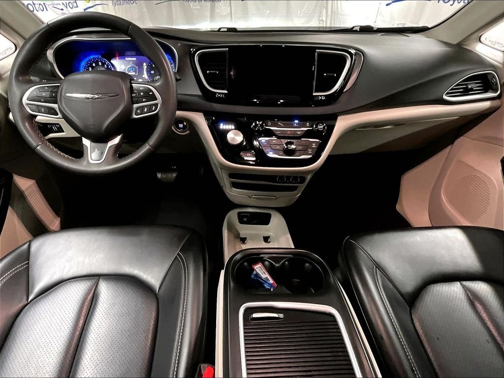Used 2023 Red Chrysler Touring L image 21