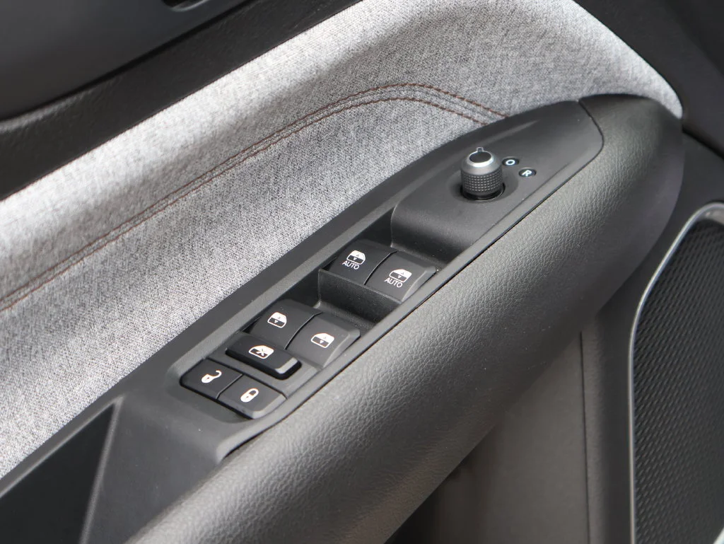 Used 2024 Gray Jeep Latitude Lux image 20