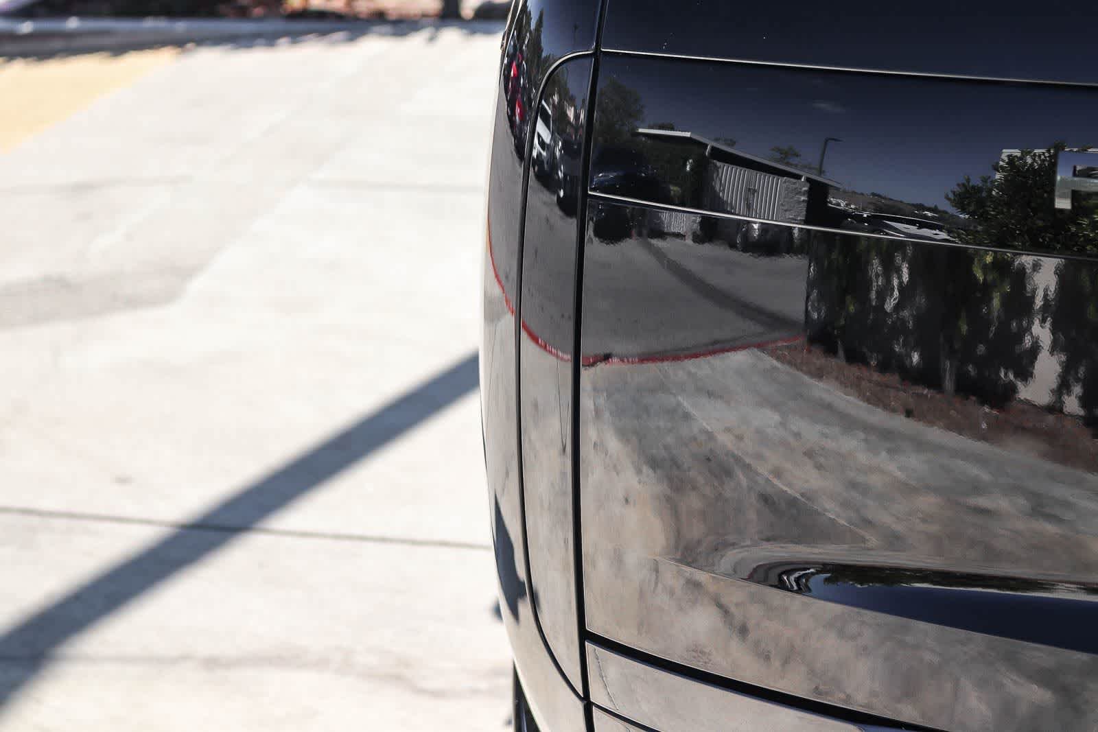 New 2026 Santorini Black Land Rover SE image 6
