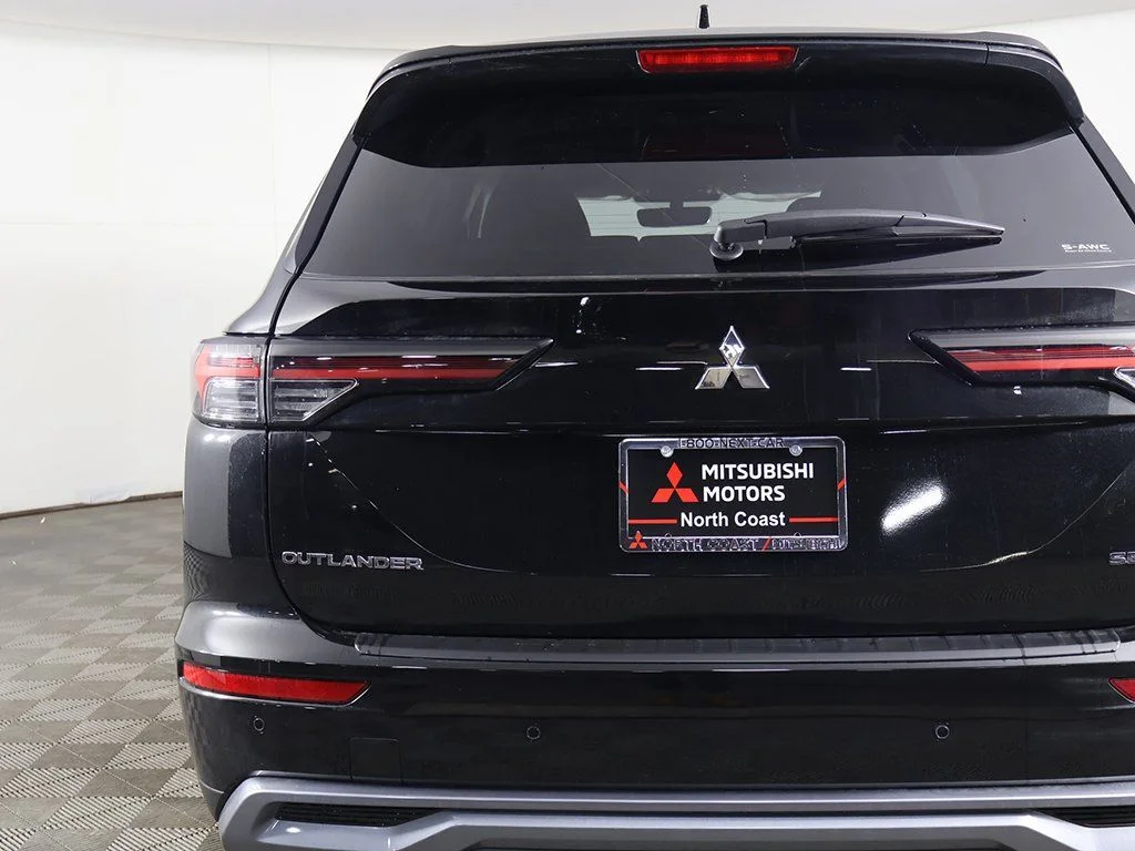 New 2026 Black Mitsubishi SE image 16