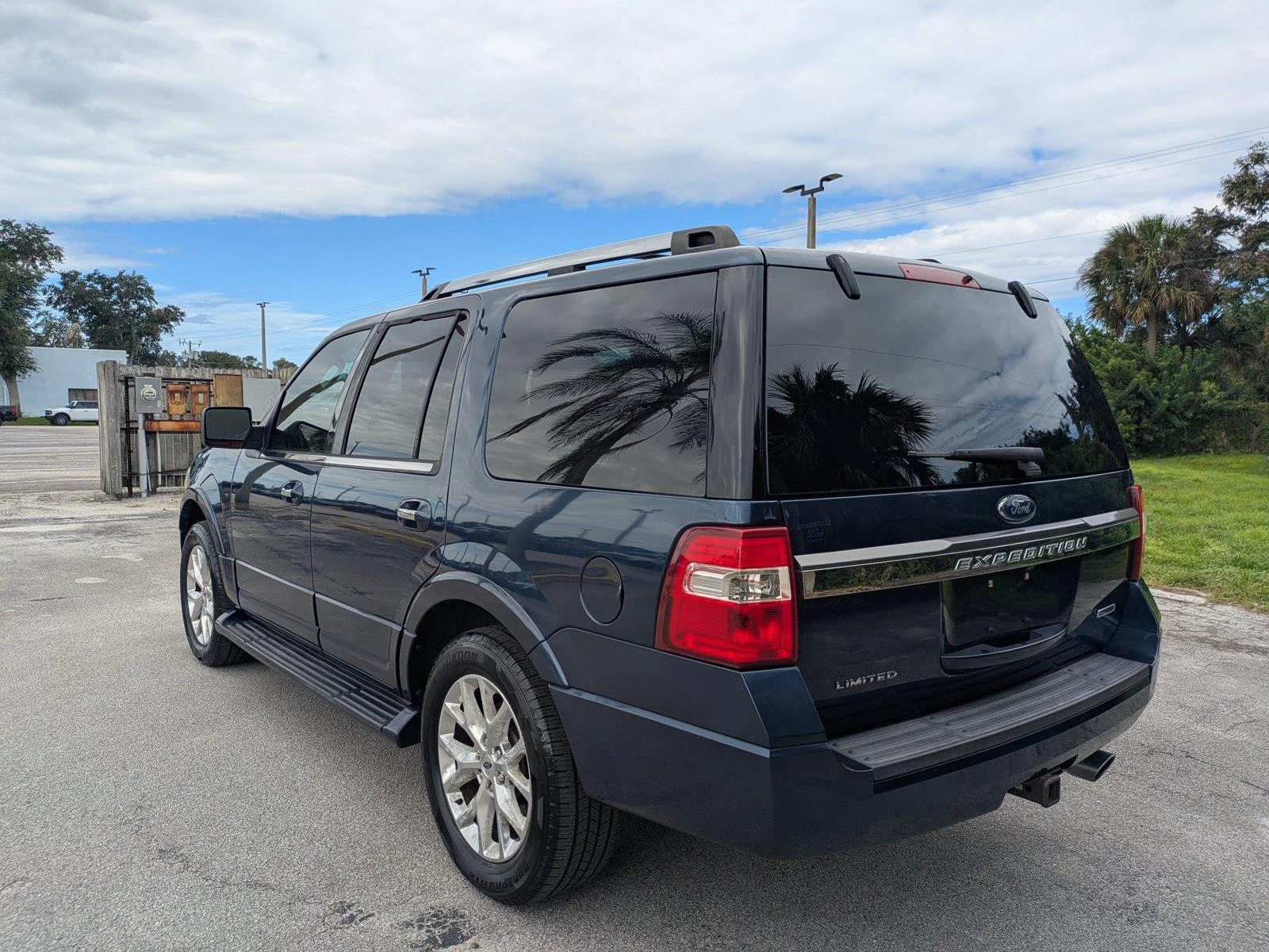 Used 2017 Blue Ford Limited image 8