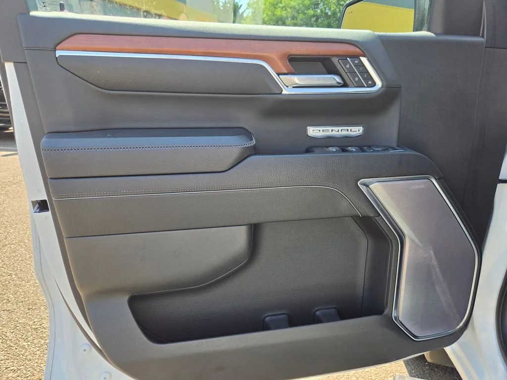 Used 2023 White GMC Denali image 12