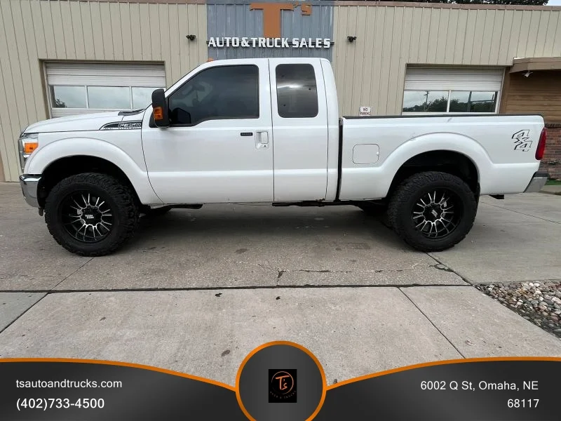 Used 2015 White Ford Lariat Pickup 4D 6 3/4 ft image 1