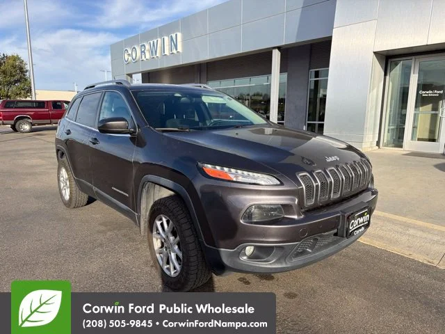 Used 2015 Gray Jeep Latitude image 1