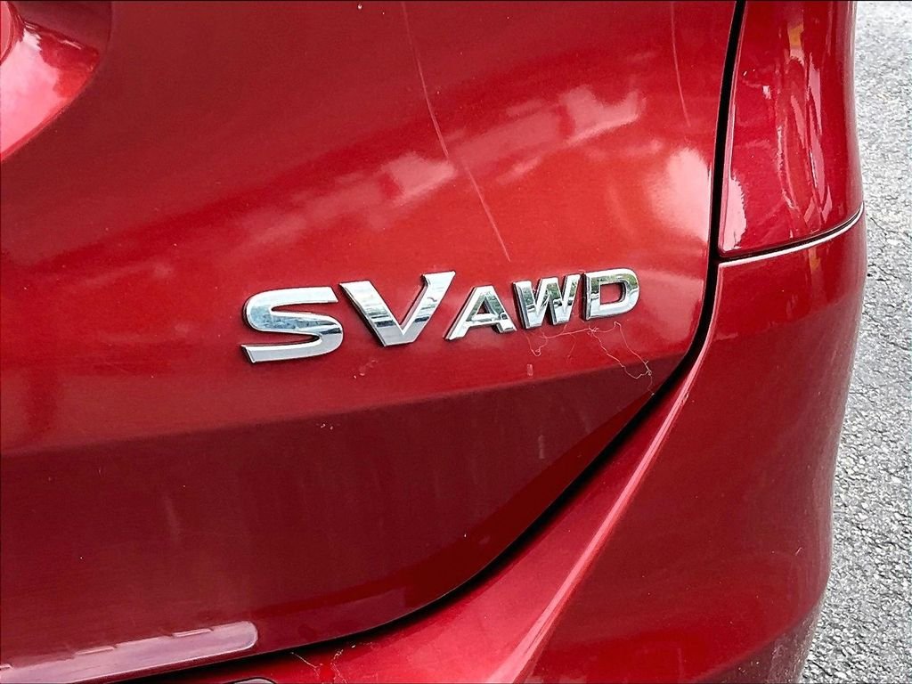 Used 2016 Cayenne Red Nissan SV image 28