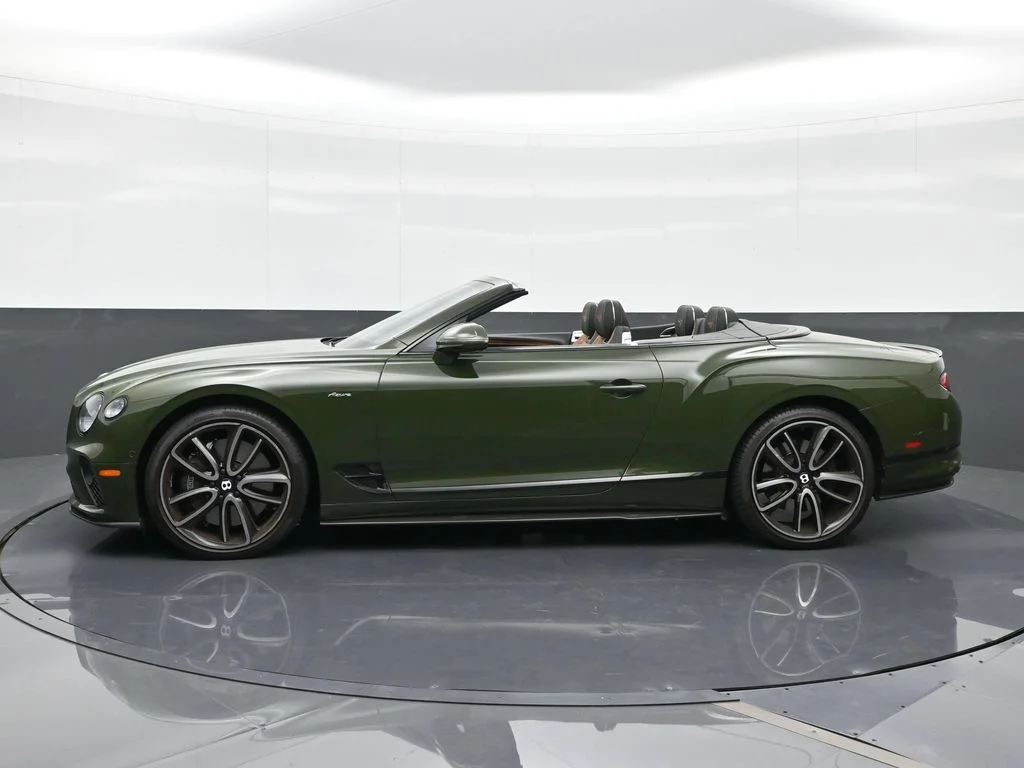 Used 2023 Green Bentley Azure image 3