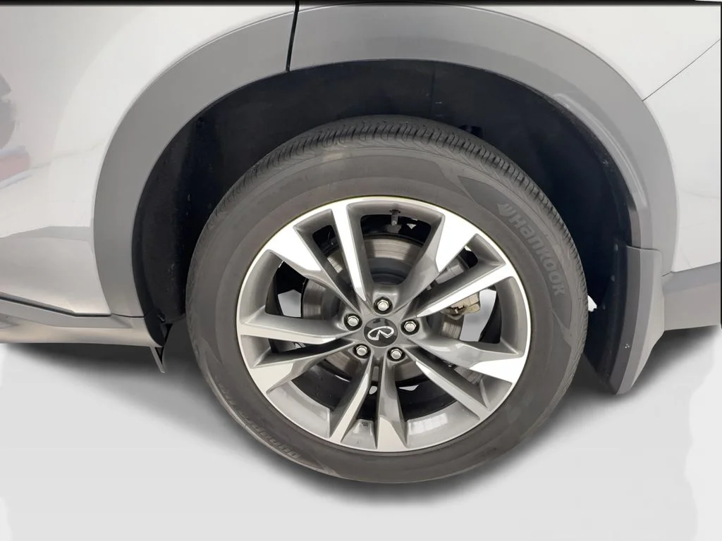 Used 2025 Gray INFINITI LUXE image 12