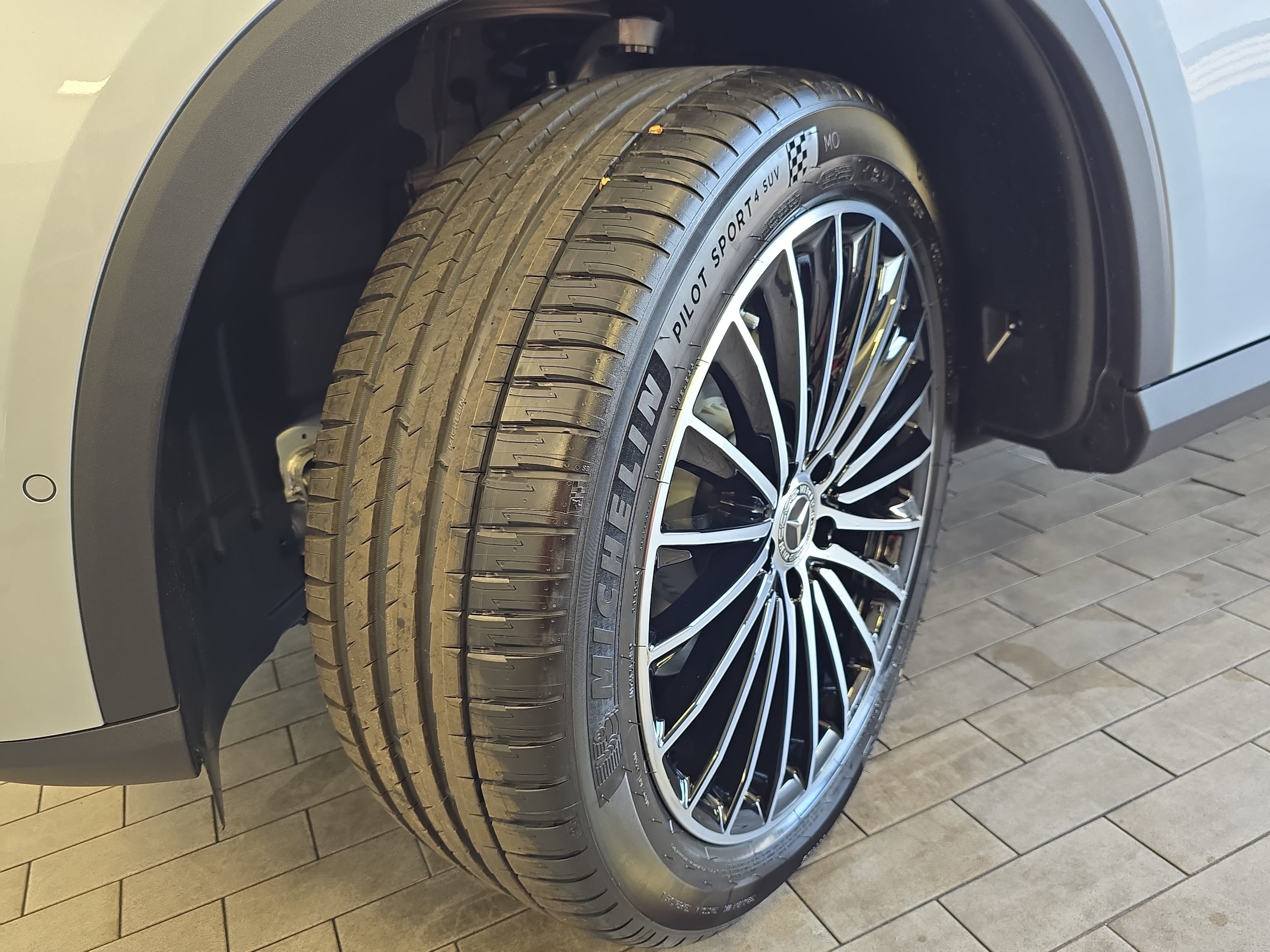 New 2026 Cirrus Silver Metallic Mercedes-Benz GLC300 image 33