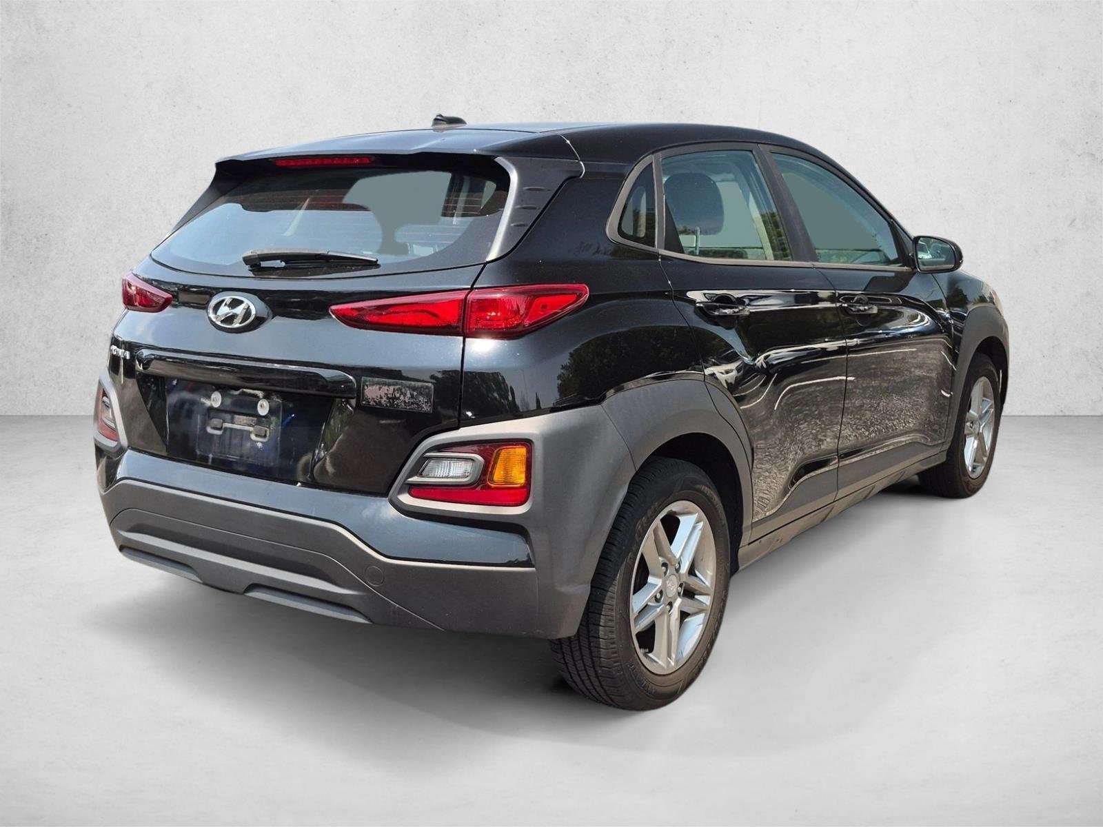 Used 2018 Ultra Black Hyundai SE image 5