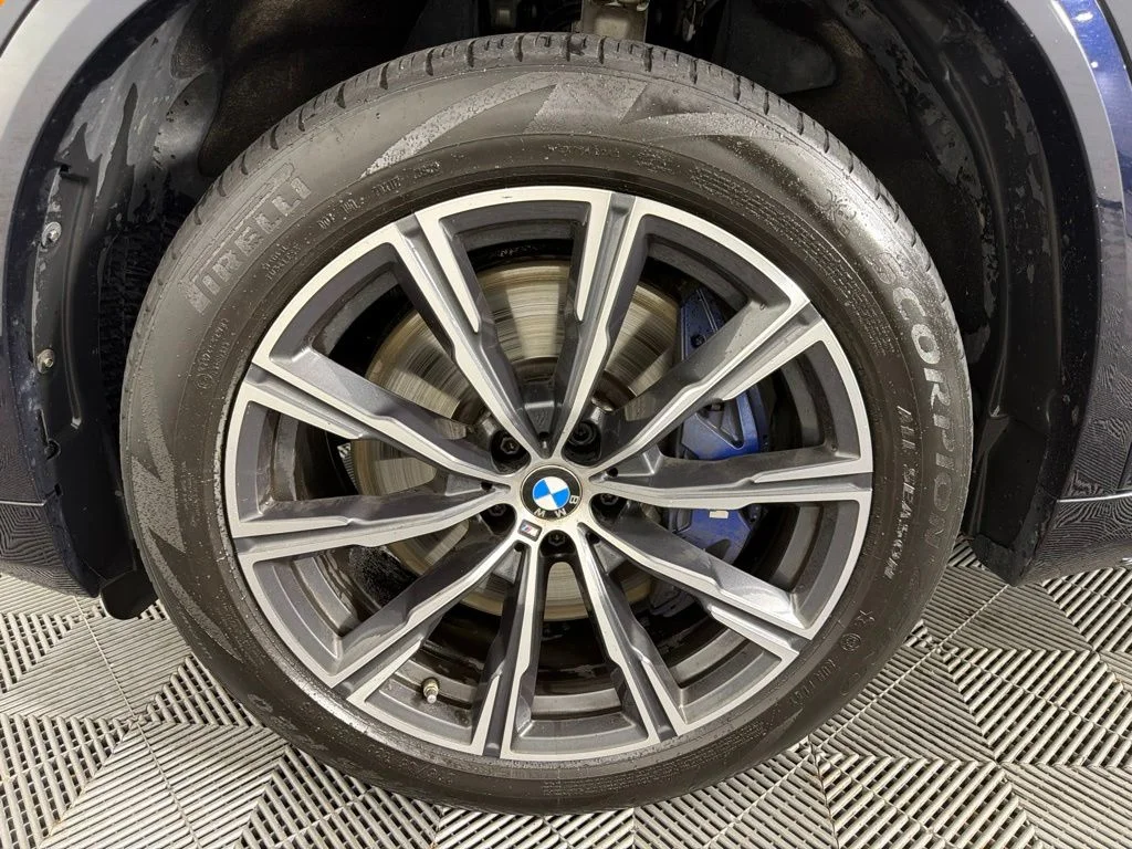Used 2019 Black BMW xDrive50i image 10
