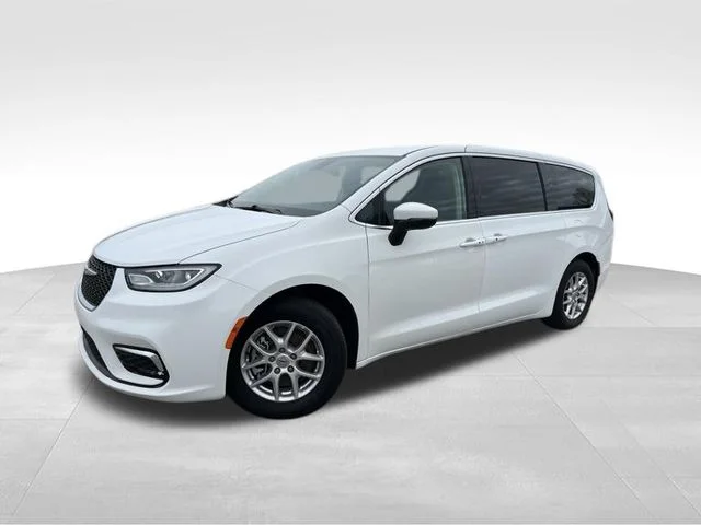 Used 2023 White Chrysler Touring L image 3