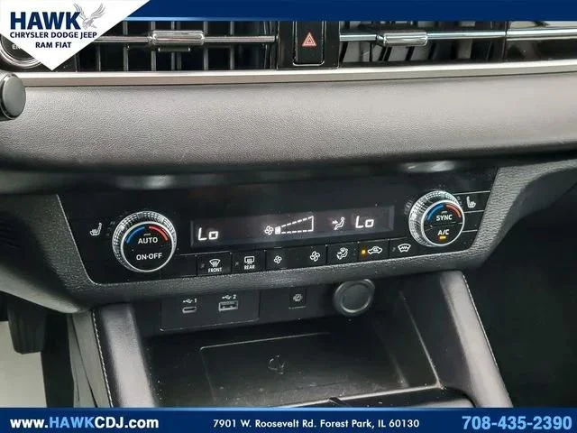 Used 2024 Black Mitsubishi SE image 22
