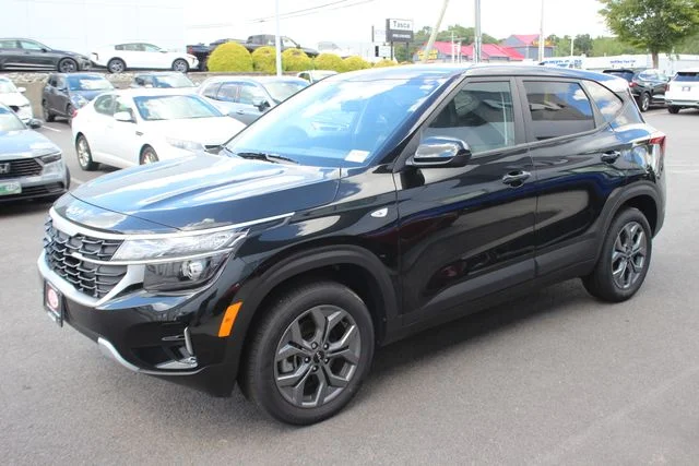 Used 2025 Black Kia LX image 2