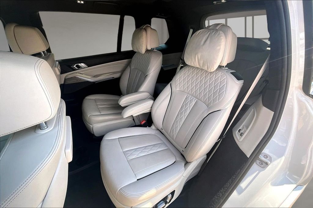 Used 2020 White BMW M50i image 26