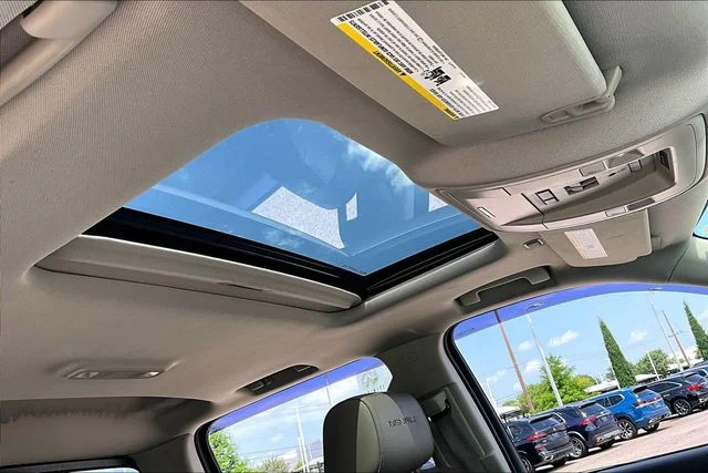 Used 2015 White GMC Denali image 23