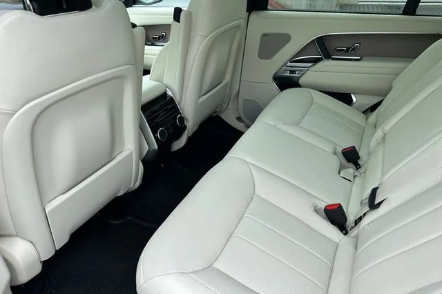 New 2026 Santorini Black Land Rover SE image 11