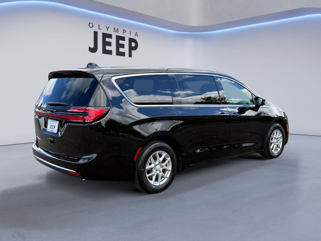 New 2027 Diamond Black Crystal Pearl-Coat Exterior Paint Chrysler Select image 5