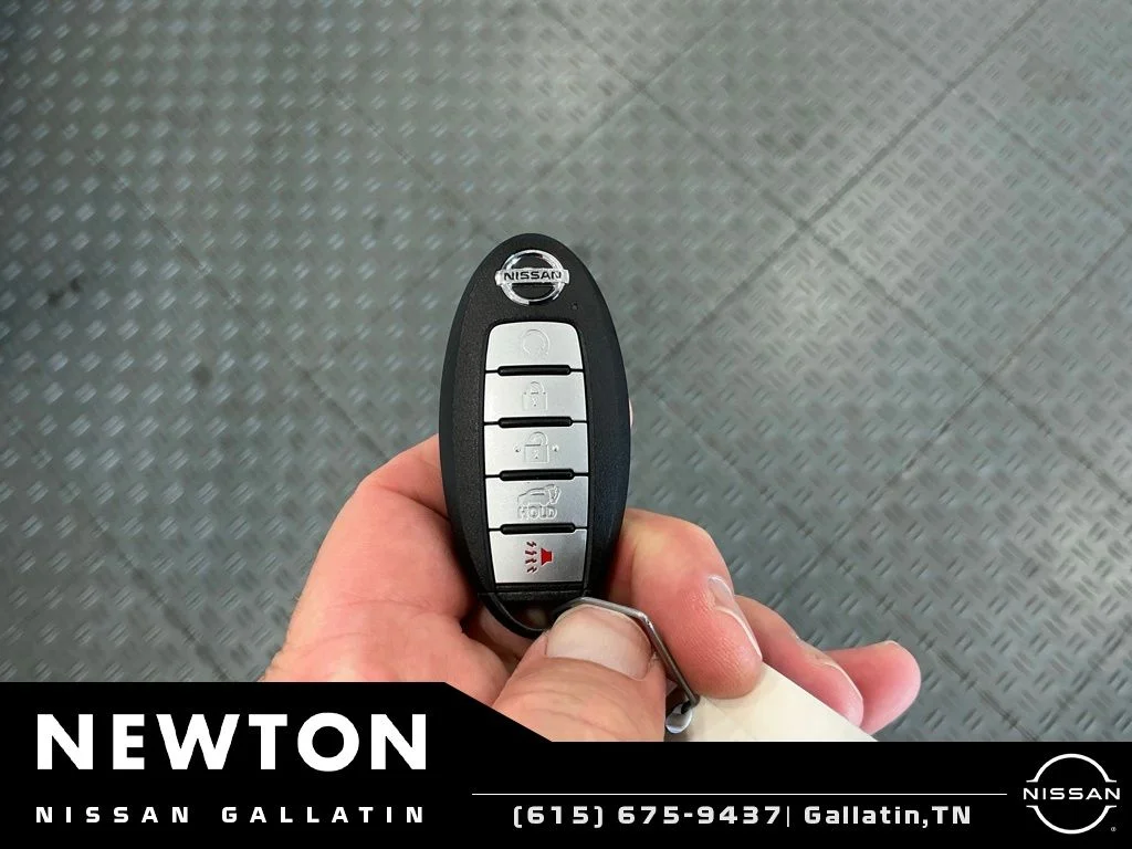 Used 2019 Pearl White Nissan Platinum image 46