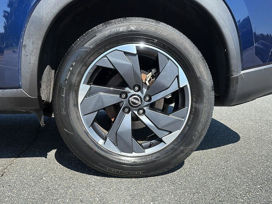 Used 2025 Deep Ocean Blue Pearl Nissan SV image 10