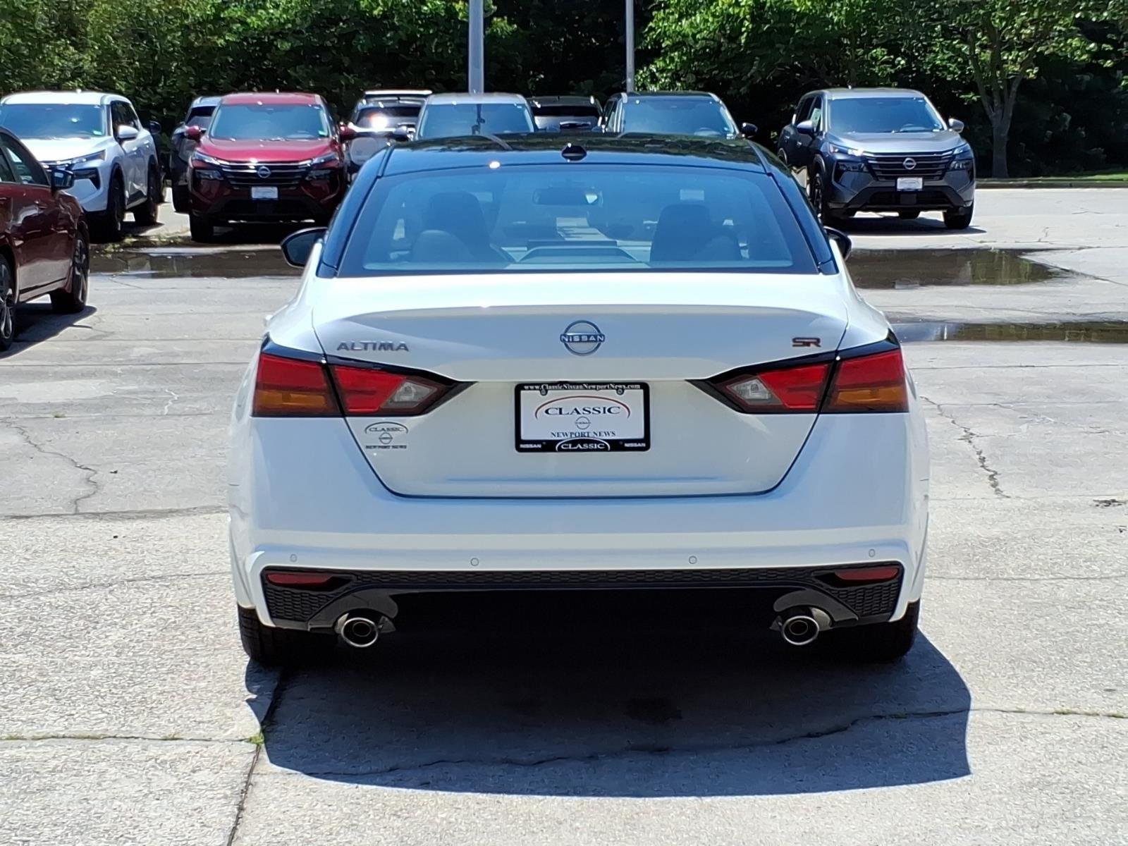 New 2026 Pearl White TriCoat / Super Black Two-tone Nissan SR image 8