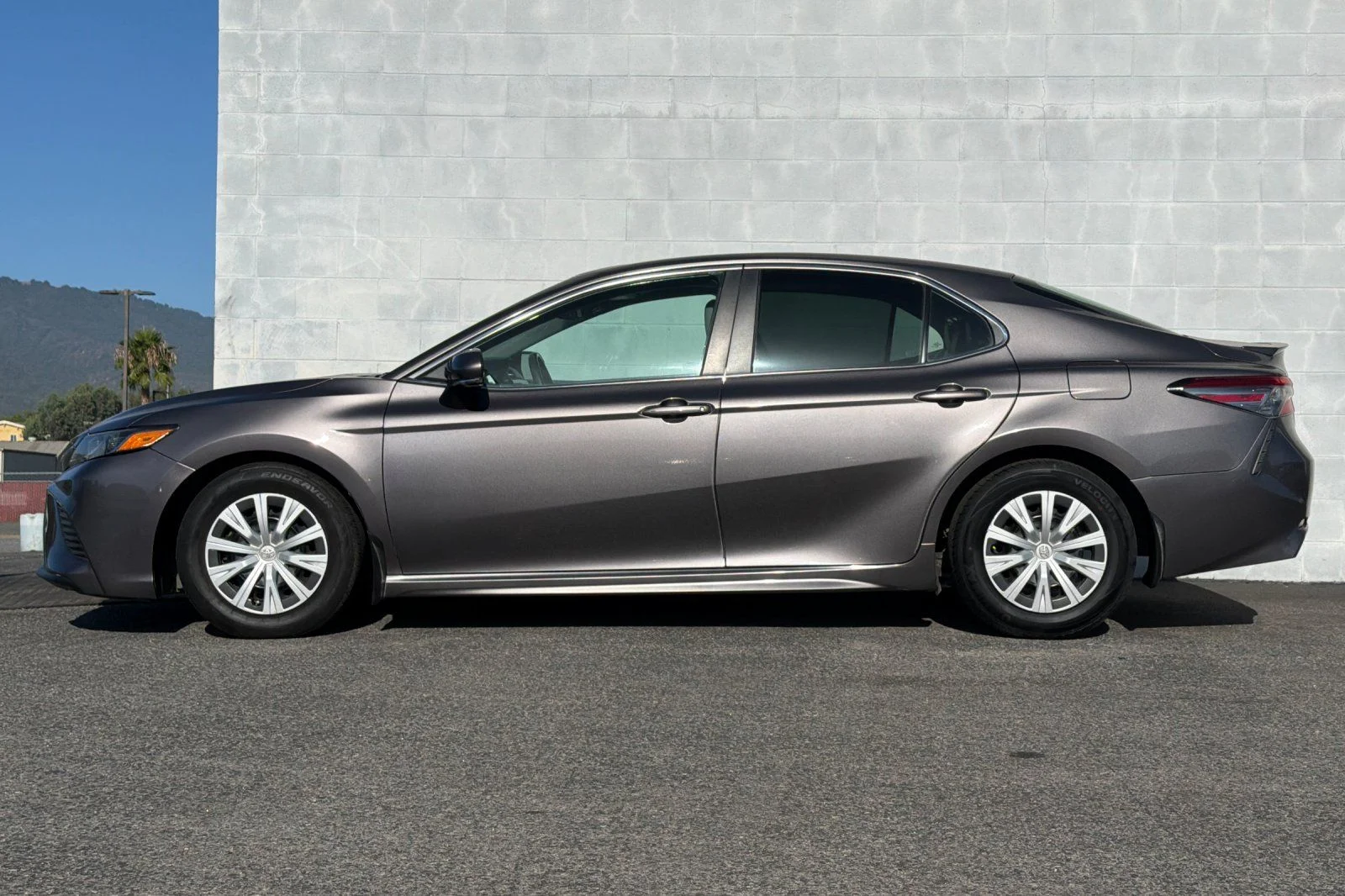 Used 2018 Gray Toyota SE image 7