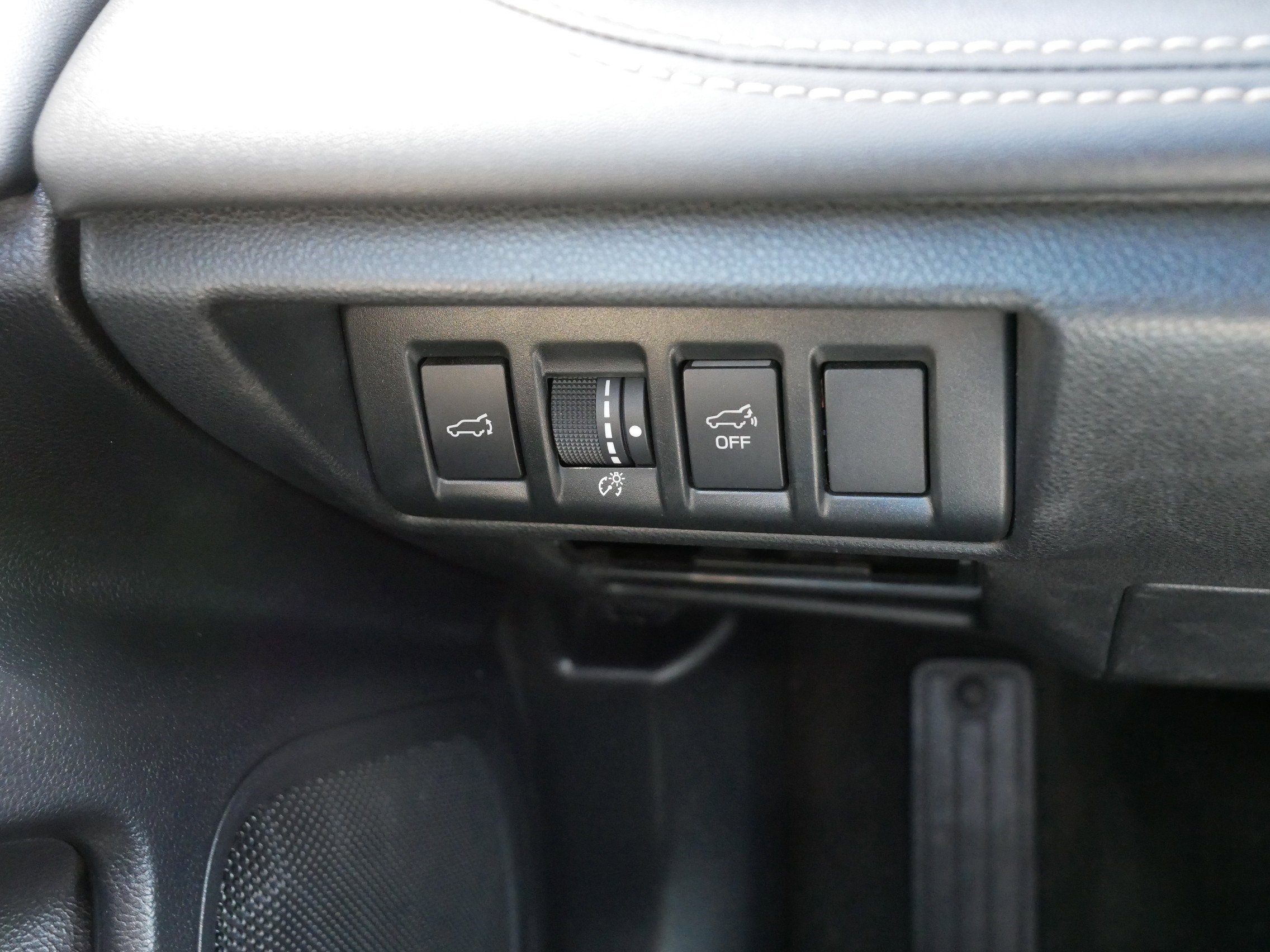 Used 2021 Crystal White Pearl Subaru Limited image 26