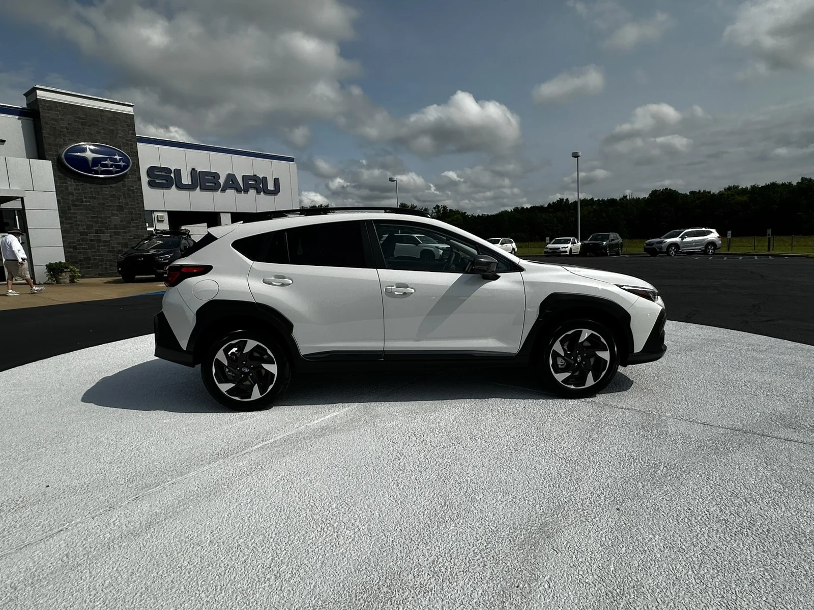 New 2026 CRYSTAL WHITE PEARL Subaru Limited image 8