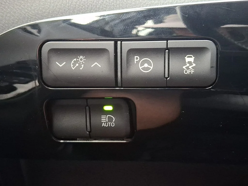 Certified Used 2018 Beige Toyota Three image 23