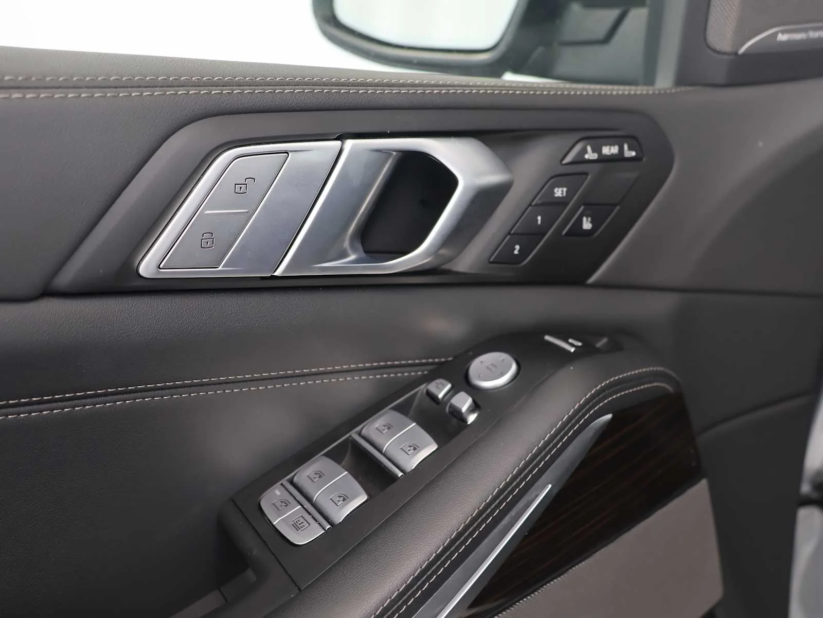 Used 2026 Skyscraper Grey Metallic BMW xDrive40i image 19