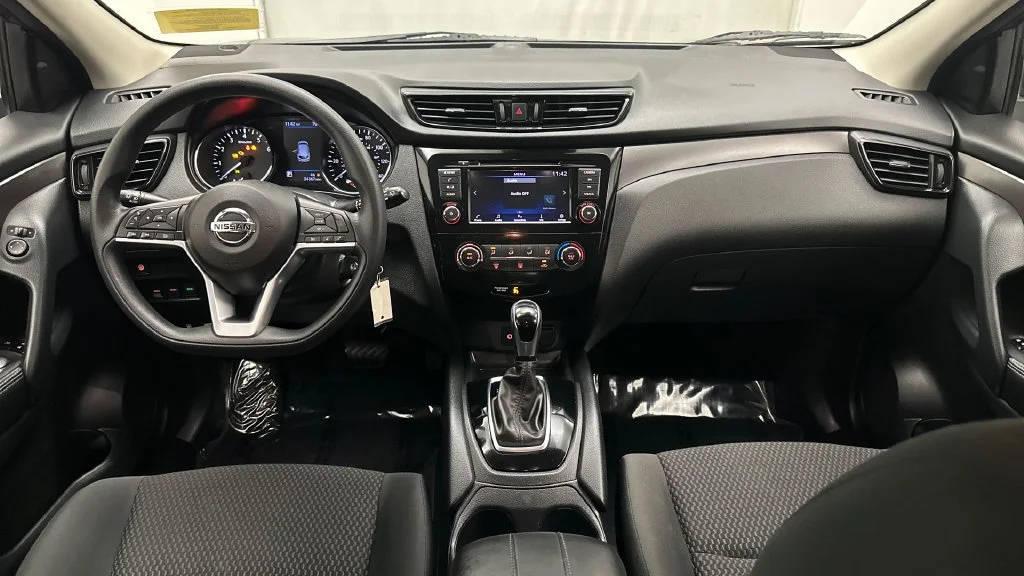 Used 2022 Black Nissan S image 25