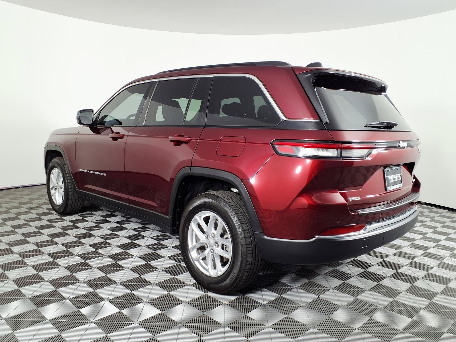 Certified Used 2025 Velvet Red Pearlcoat Jeep Laredo X image 6
