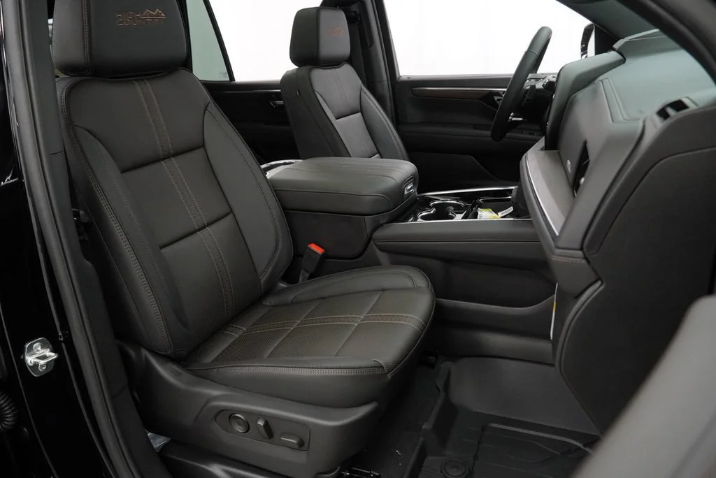New 2026 Black Chevrolet High Country image 31