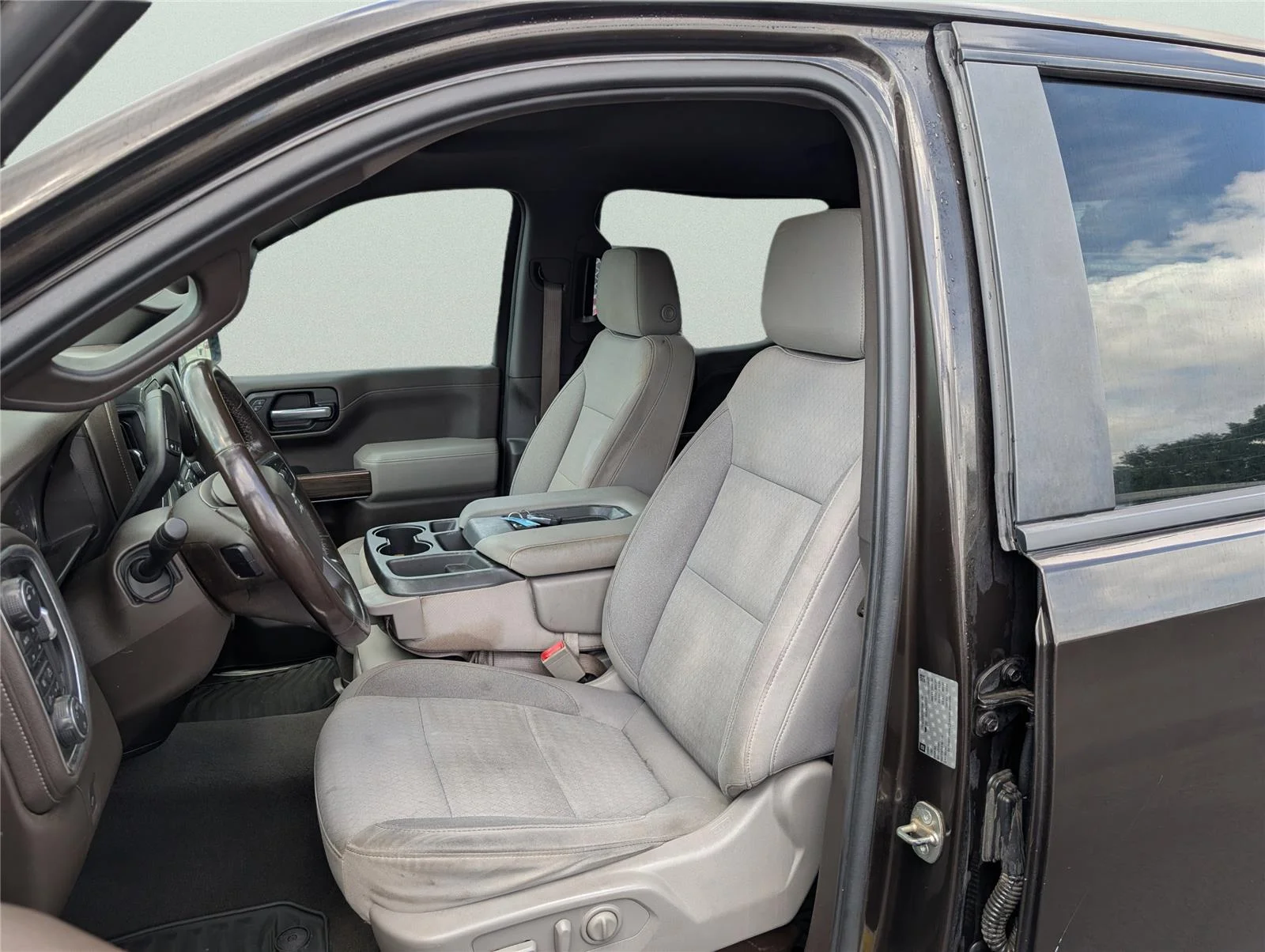 Used 2019 HAVANA BROWN METALLIC Chevrolet RST image 9