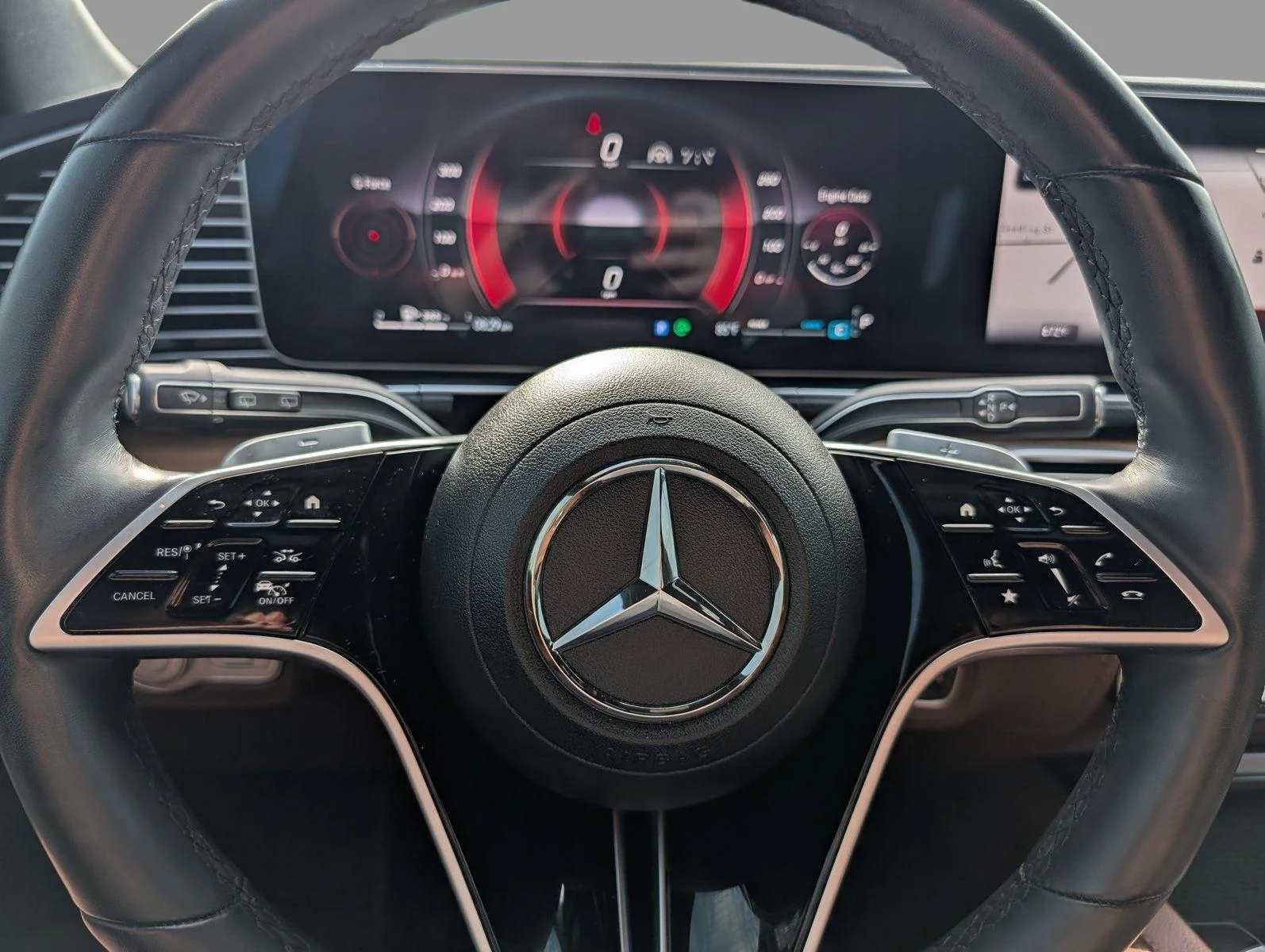 Used 2024 MANUFAKTUR Diamond White Metallic Mercedes-Benz GLE 350 image 23