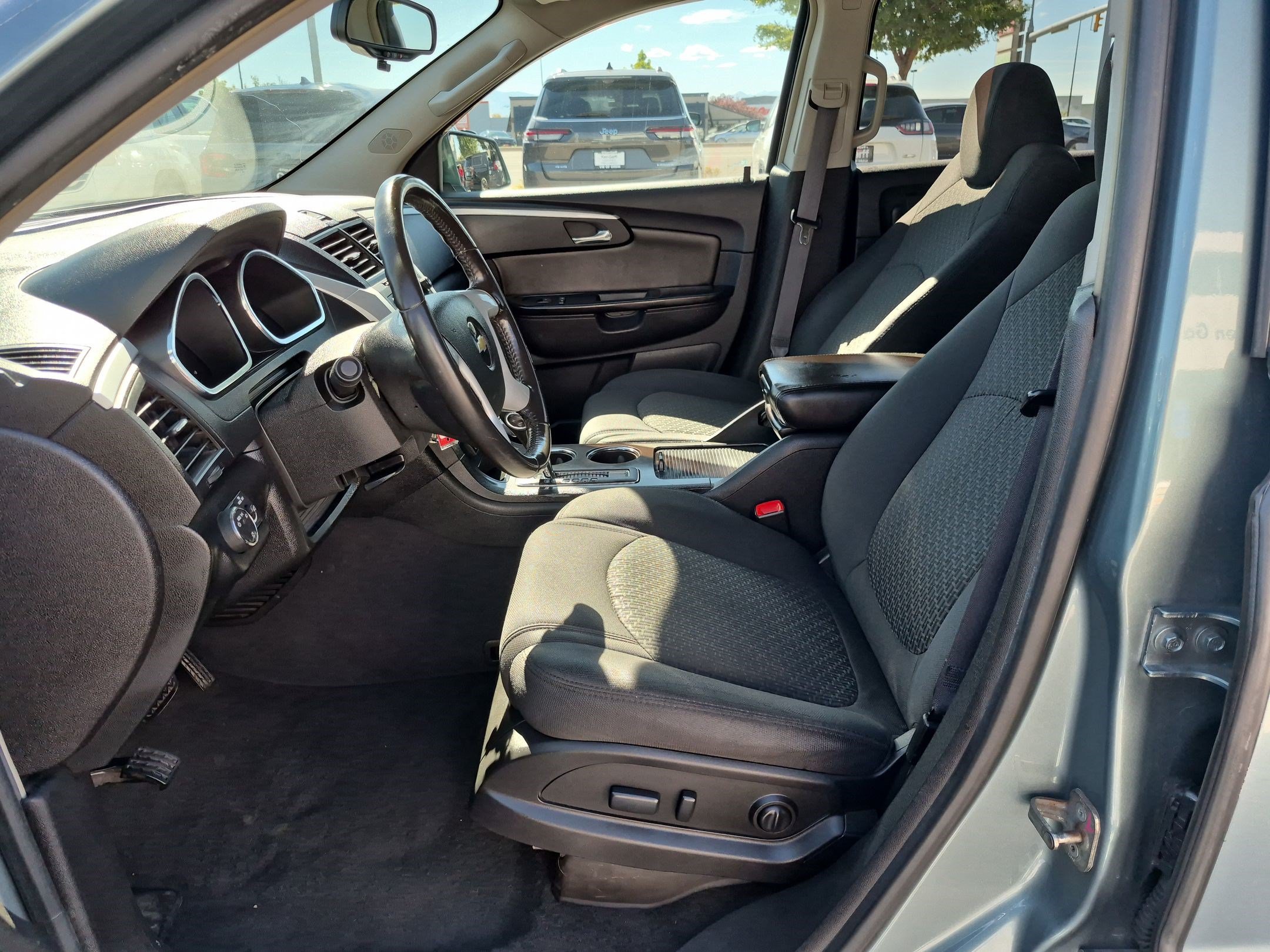 Used 2009 Silver Moss Metallic Chevrolet LT w/1LT image 14