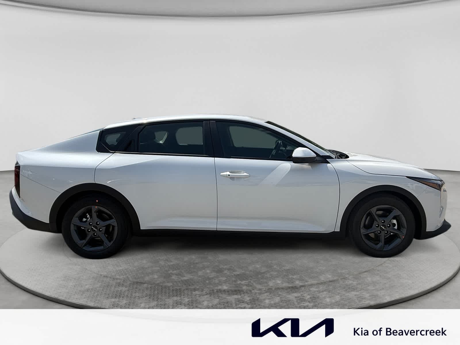 New 2026 Snow White Pearl Kia LXS image 4