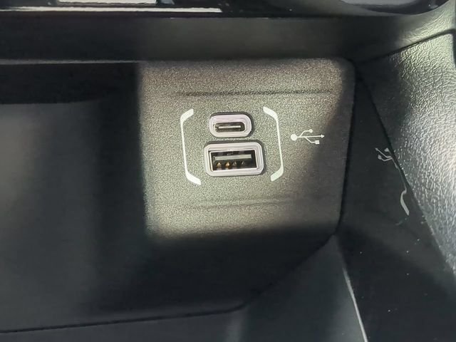 New 2026 Hydro Blue Pearl-Coat Exterior Paint Jeep Latitude image 25