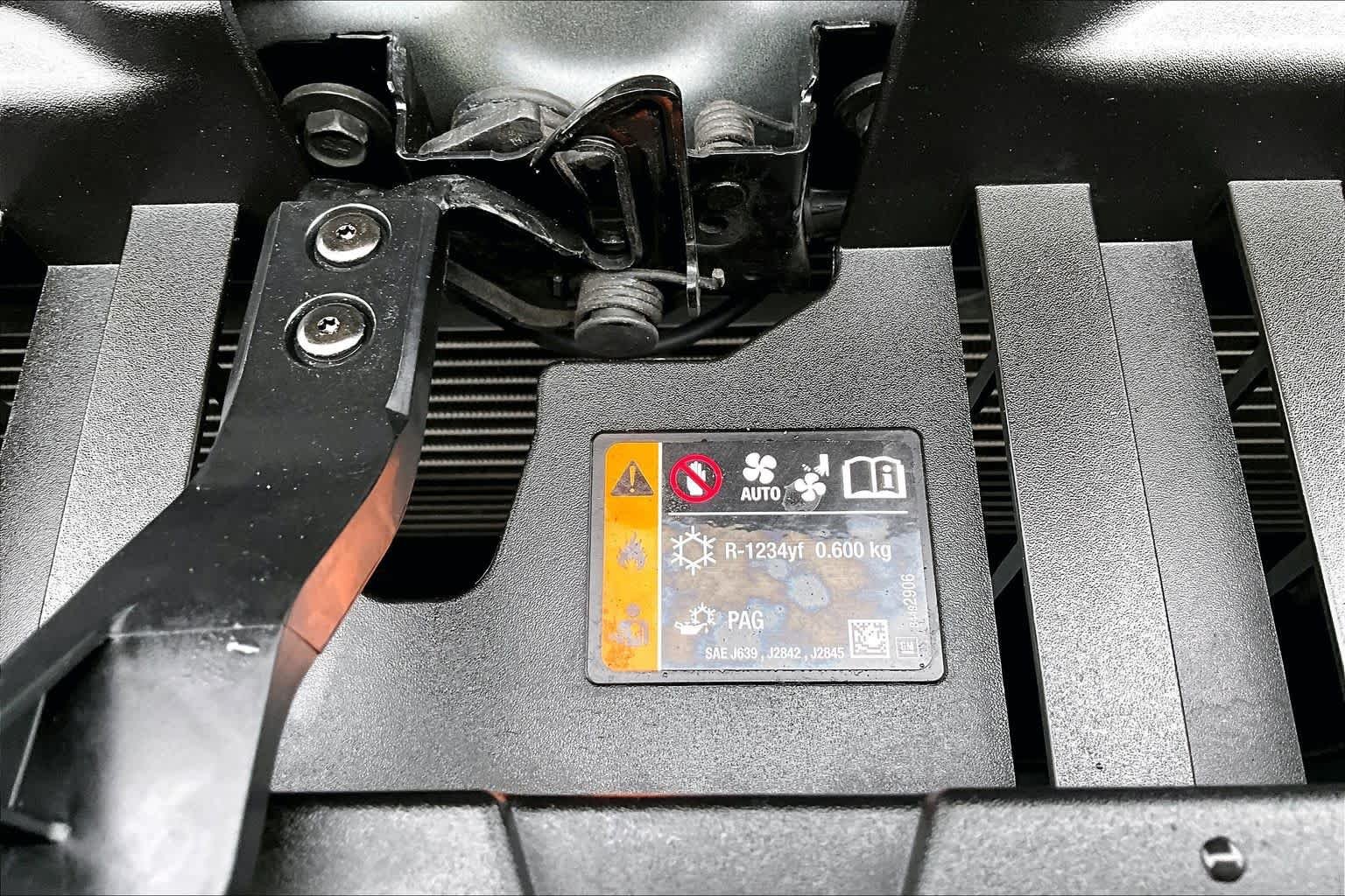 Used 2025 Sterling Metallic GMC AT4 image 33