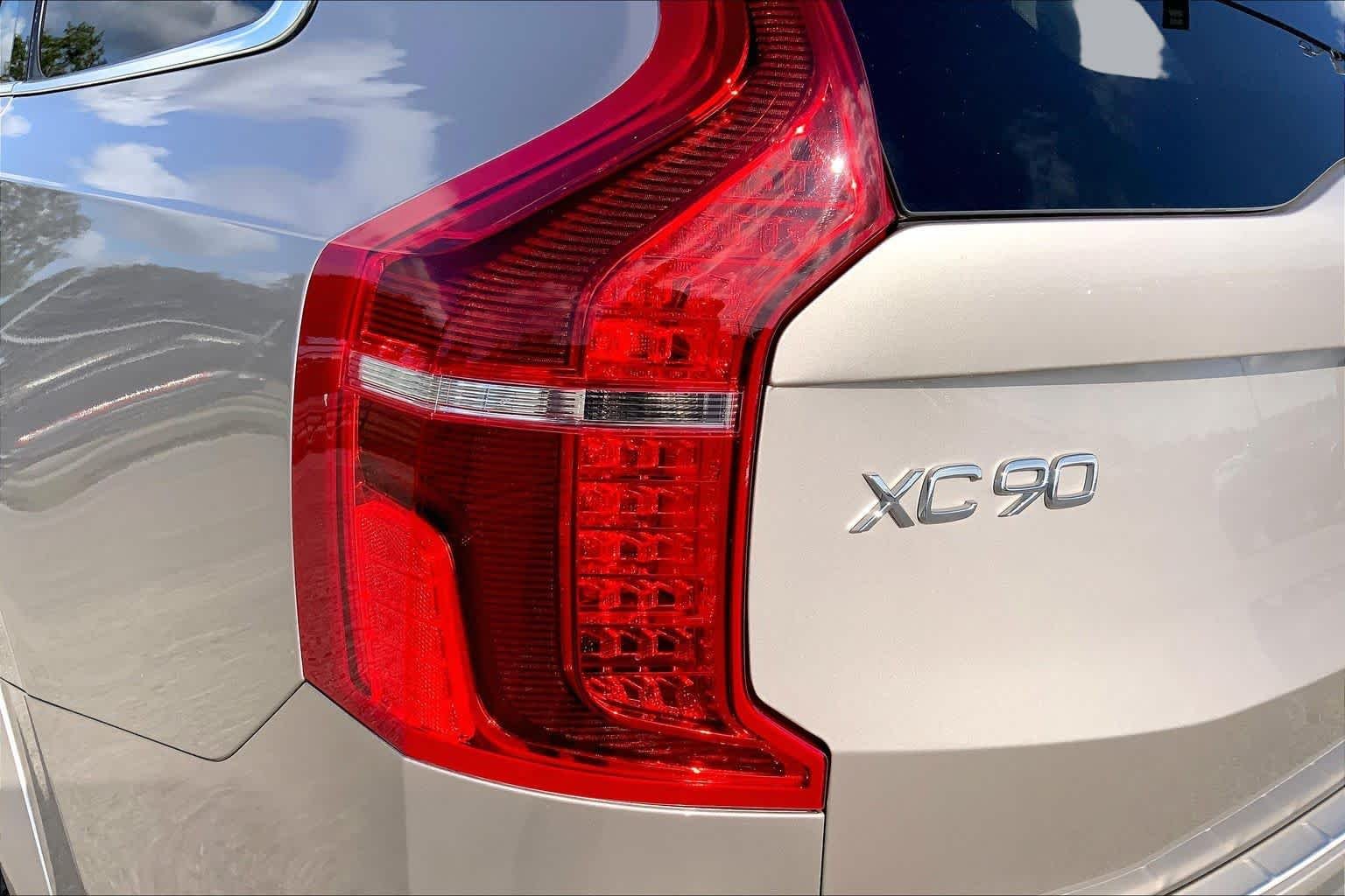 Used 2025 Bright Dusk Metallic Volvo Plus image 28