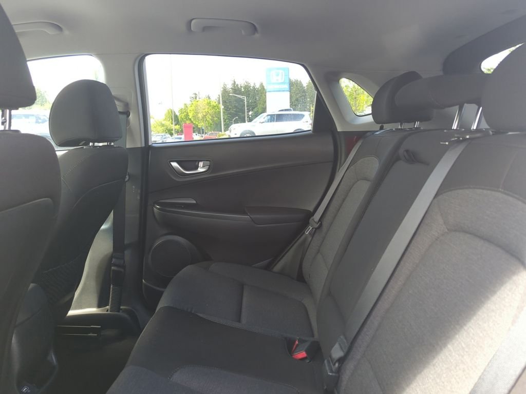 Used 2023 White Hyundai SE image 18
