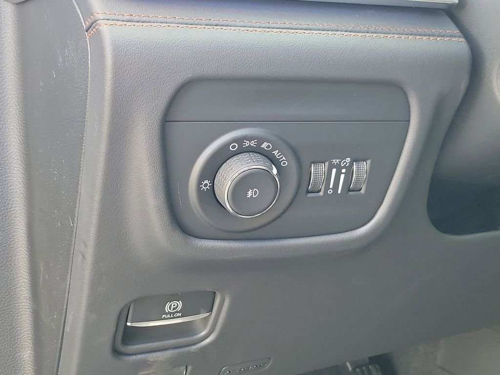 New 2026 Silver Zynith Exterior Paint Jeep Summit image 18