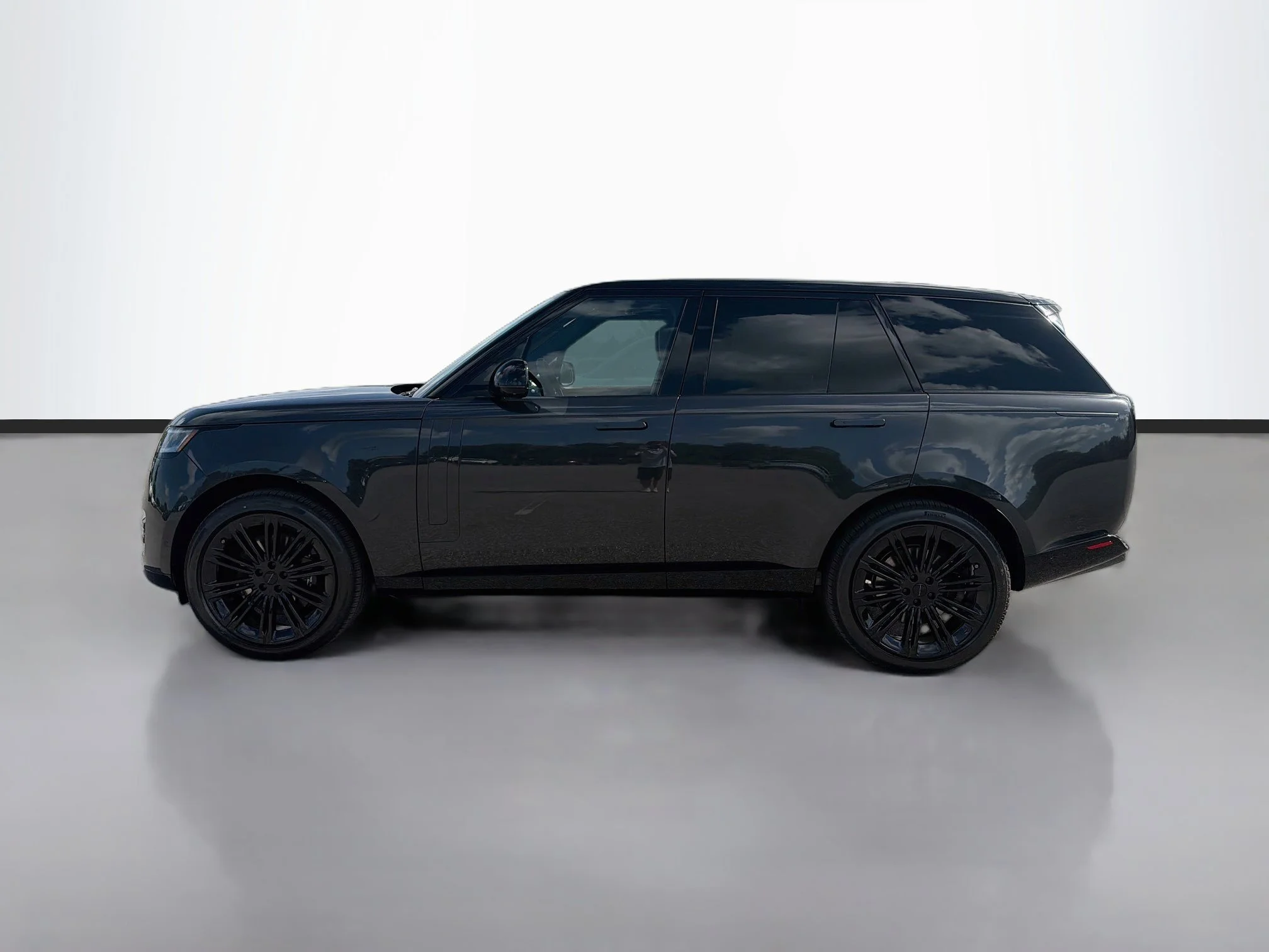 New 2026 Carpathian Grey Land Rover SE image 2