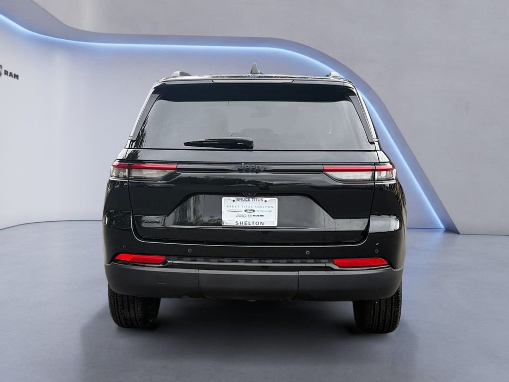 Used 2024 Diamond Black Jeep Altitude X image 5