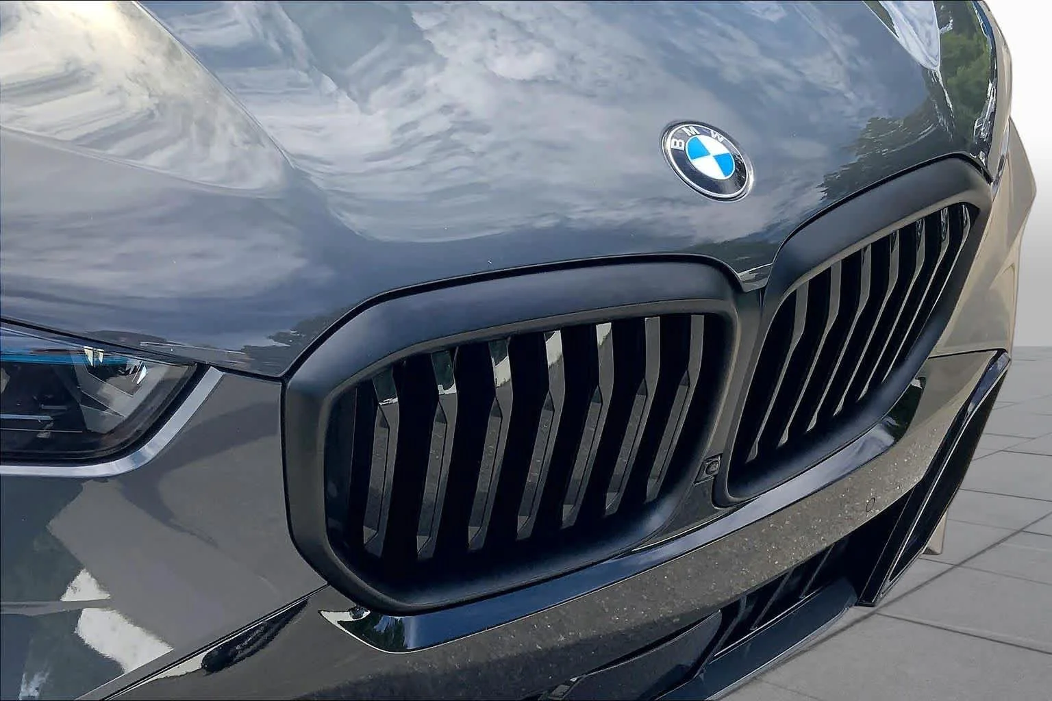 Used 2024 Gray Metallic BMW xDrive40i image 32