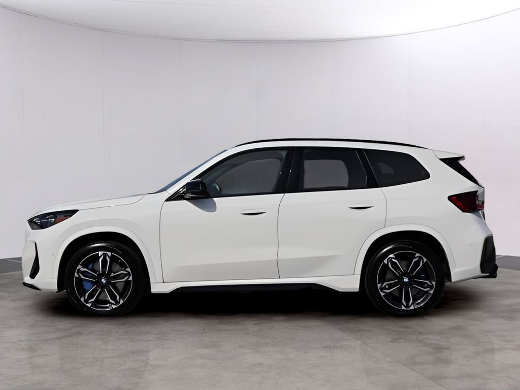 Used 2026 Alpine White BMW M35i image 4