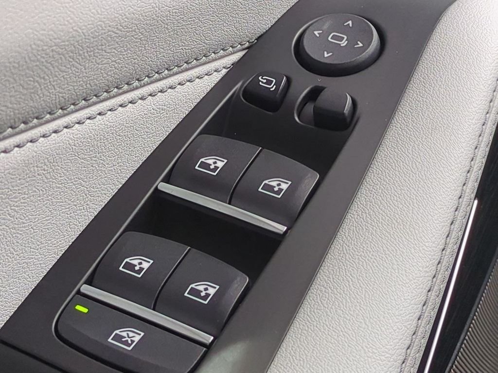 New 2026 Manhattan Green Metallic BMW xDrive40i image 24