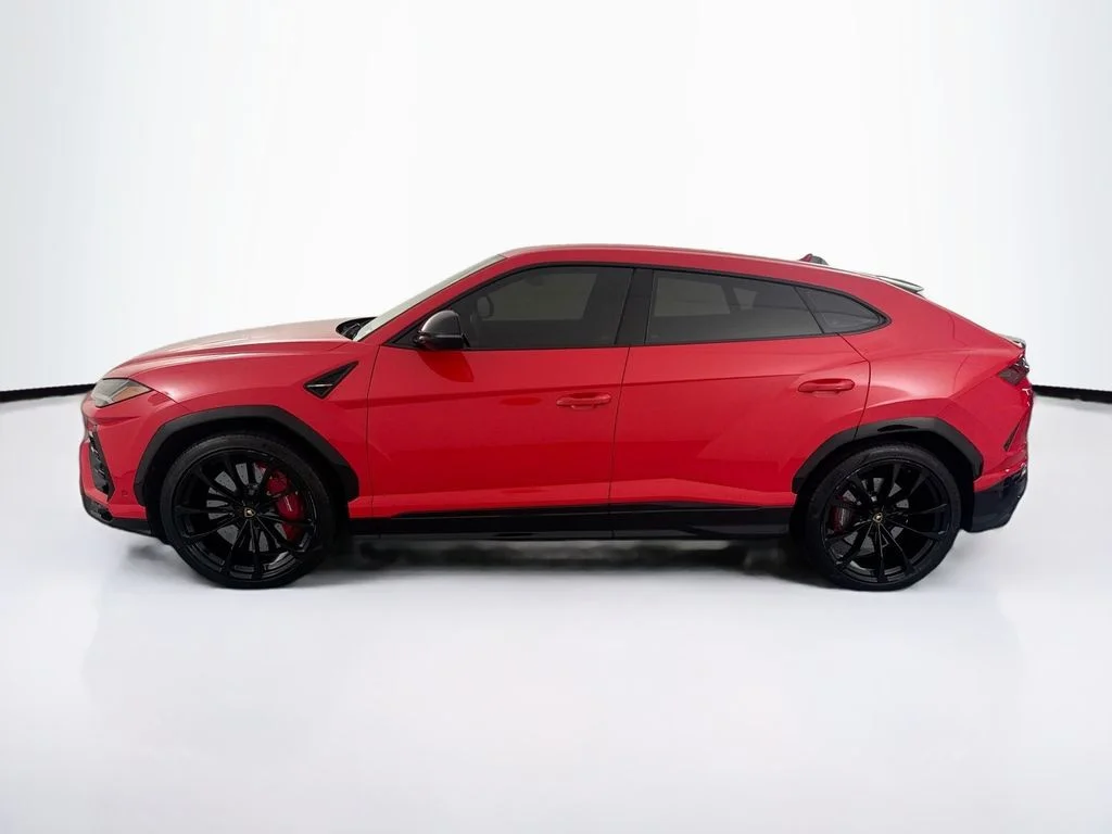 Used 2022 Red Lamborghini  image 8